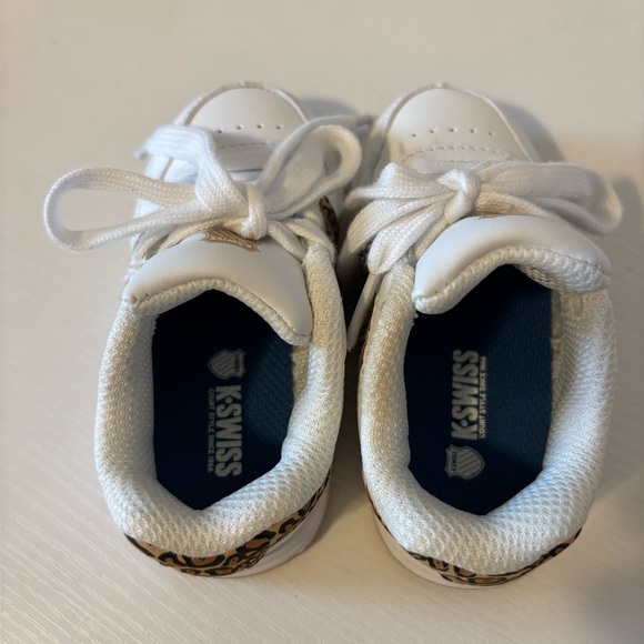 K-Swiss | Kids White and Brown Pattern Sneakers | Size 5 - Picture 4 of 6